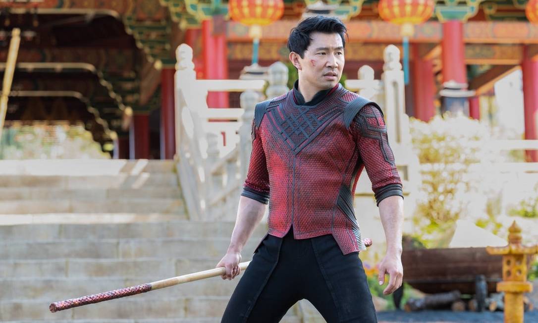 Simu Liu em "Shang-Chi e a Lenda dos Dez Anéis", filme do primeiro super-herói chinês dentro do Universo Cinematográfico Marvel. Foto: Divulgação