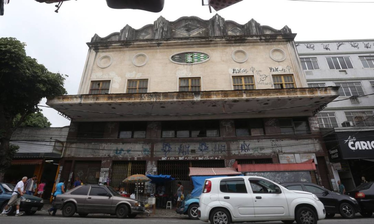 Localizado em Rocha Miranda, o Cine Guaraci foi fundado em 1954. Ele funcionou até 1989, mas segue fechado desde então. Em 2006 teve o prédio tombado pela prefeitura Foto: Custódio Coimbra / Agência O Globo