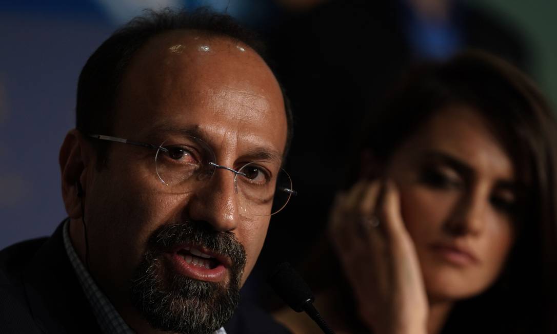 O diretor iraniano Asghar Farhadi durante a coletiva de imprensa sobre o filme "Everybody knows" Foto: LAURENT EMMANUEL / AFP