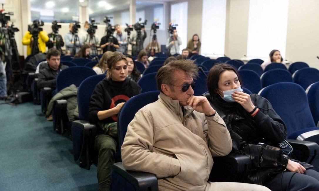 Ator e diretor Sean Penn em coletiva do governo Foto: UKRAINIAN PRESIDENTIAL PRESS SER / via REUTERS