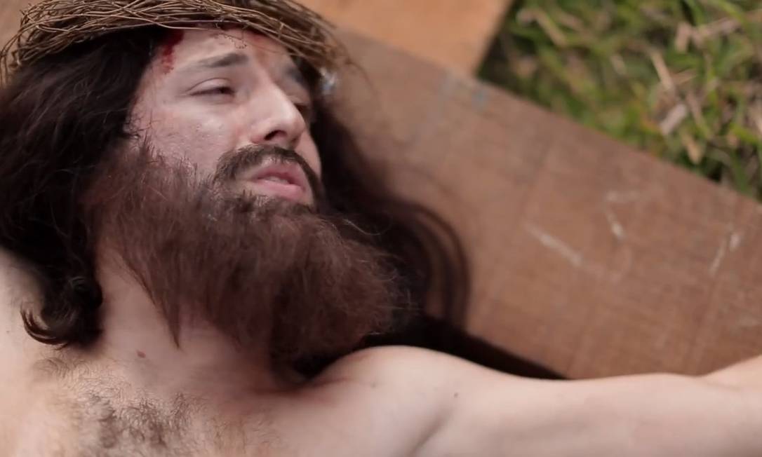 O ator Gregorio Duvivier interpreta Jesus Cristo em uma das esquetes de humor do Especial de Natal do canal Porta dos Fundos Foto: Reprodução / YouTube