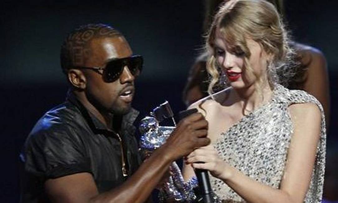 Kanye West interrompe discurso de Taylor Swift, no Video Music Awards da MTV Foto: Reuters