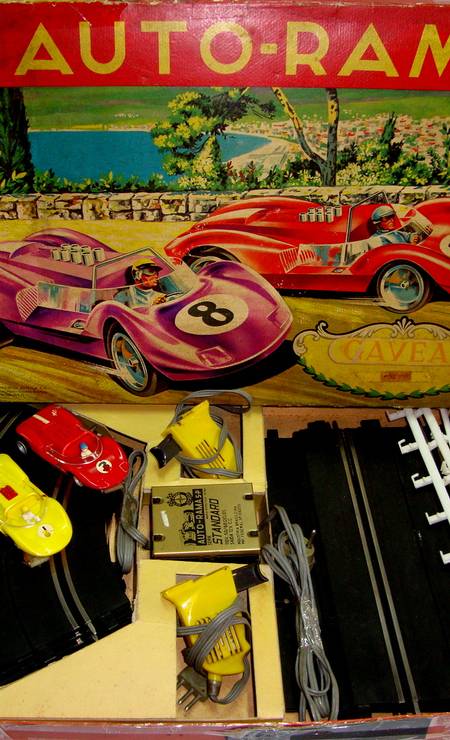 Auto-rama, dos anos 1960: carros e corridas fascinam os meninos desde sempre. O brinquedo também passou por algumas alterações e renovações. Nos anos 1980, era um item de desejo Foto: Picasa / Flickr/wagner_arts/Creatice Commons