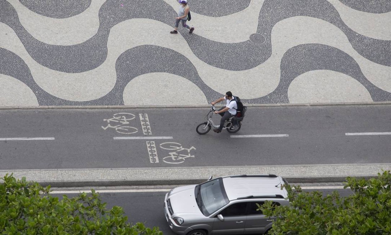 Ciclovia de Copacabana: cidade do Rio tem mais de 360 km de vias destinadas às bicicletas Foto: Márcia Foletto / Agência O Globo