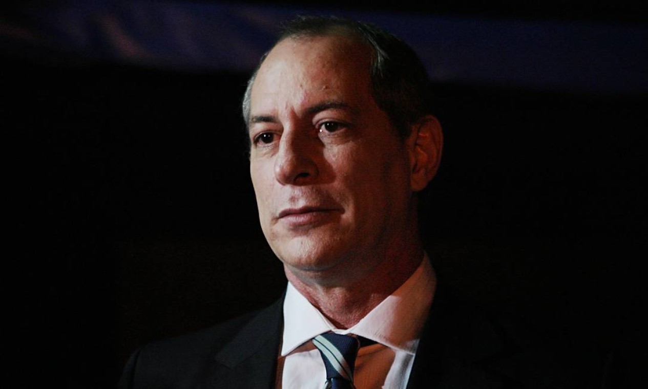 Ciro Gomes aconselha irm o a repetir na C mara que ali existem 400