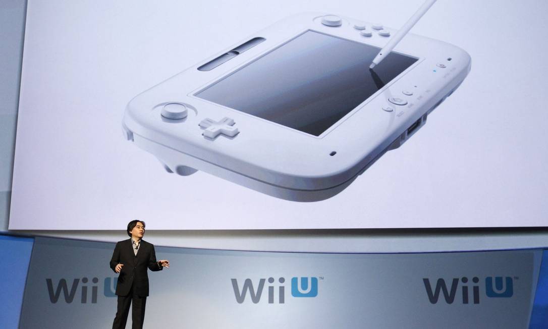 Satoru Iwata, president of Nintendo Co., Ltd., presents the new Wii U controller at a media briefing during the Electronic Entertainment Expo, or E3, in Los Angeles June 7, 2011. REUTERS/Mario Anzuoni (UNITED STATES - Tags: ENTERTAINMENT) Foto: MARIO ANZUONI / REUTERS