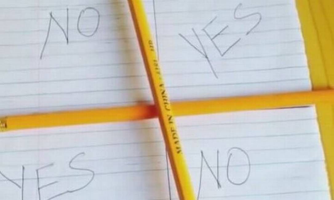 Charlie Charlie Challenge Brincadeira Demoniaca Viraliza Na Rede Jornal O Globo