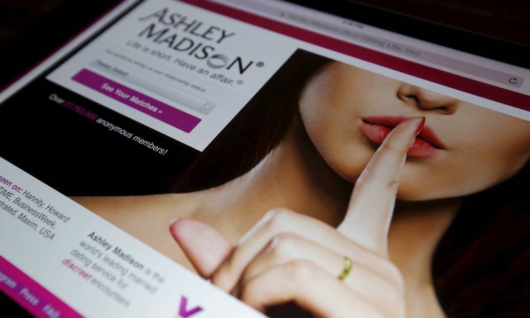 O site Ashley Madison: vazamento de informações de clientes podem ter levado a suicídio Foto: CHRIS WATTIE / REUTERS