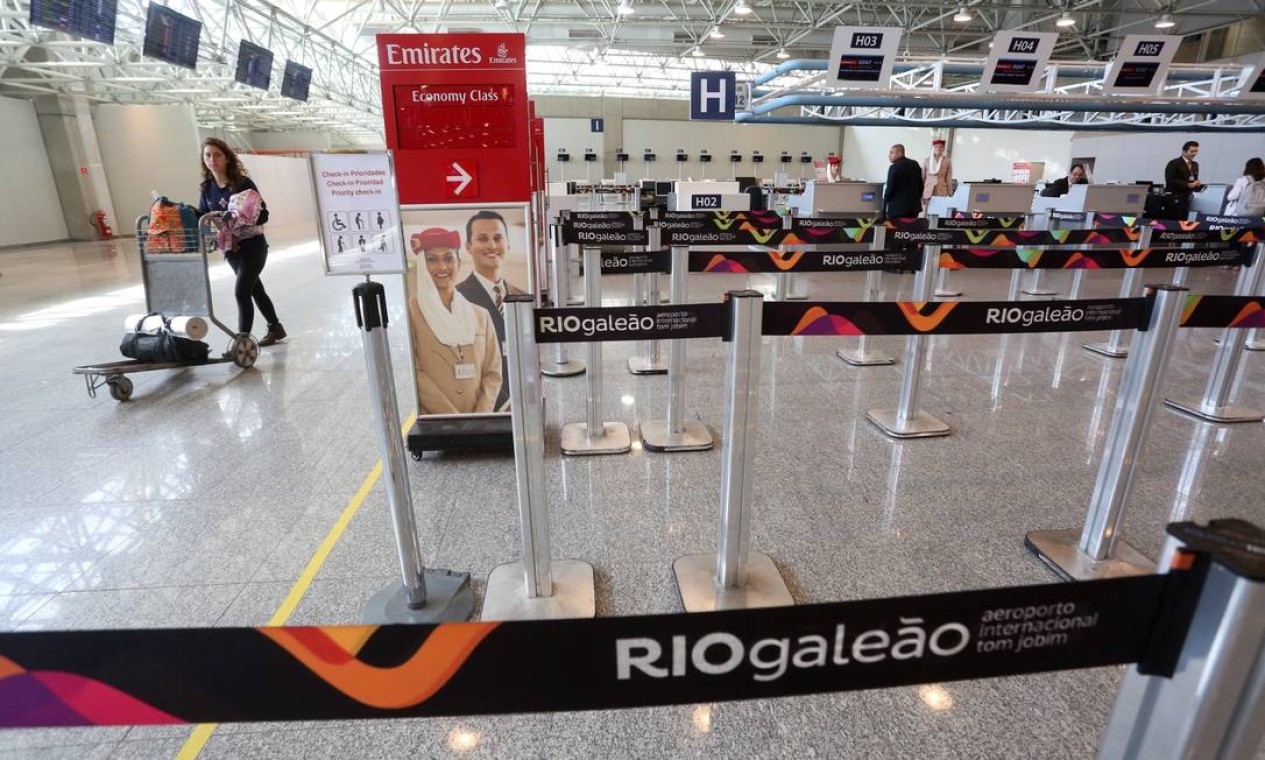 As obras no aeroporto internacional Tom Jobim foram concluídas dentro do prazo: 30 de abril Foto: Custódio Coimbra / Agência O Globo