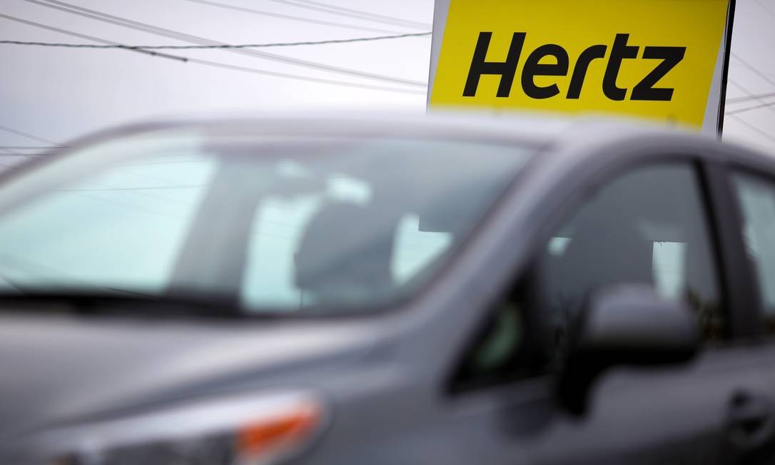 Hertz faz acordo com Uber e Lyft para fornecer carros a motoristas