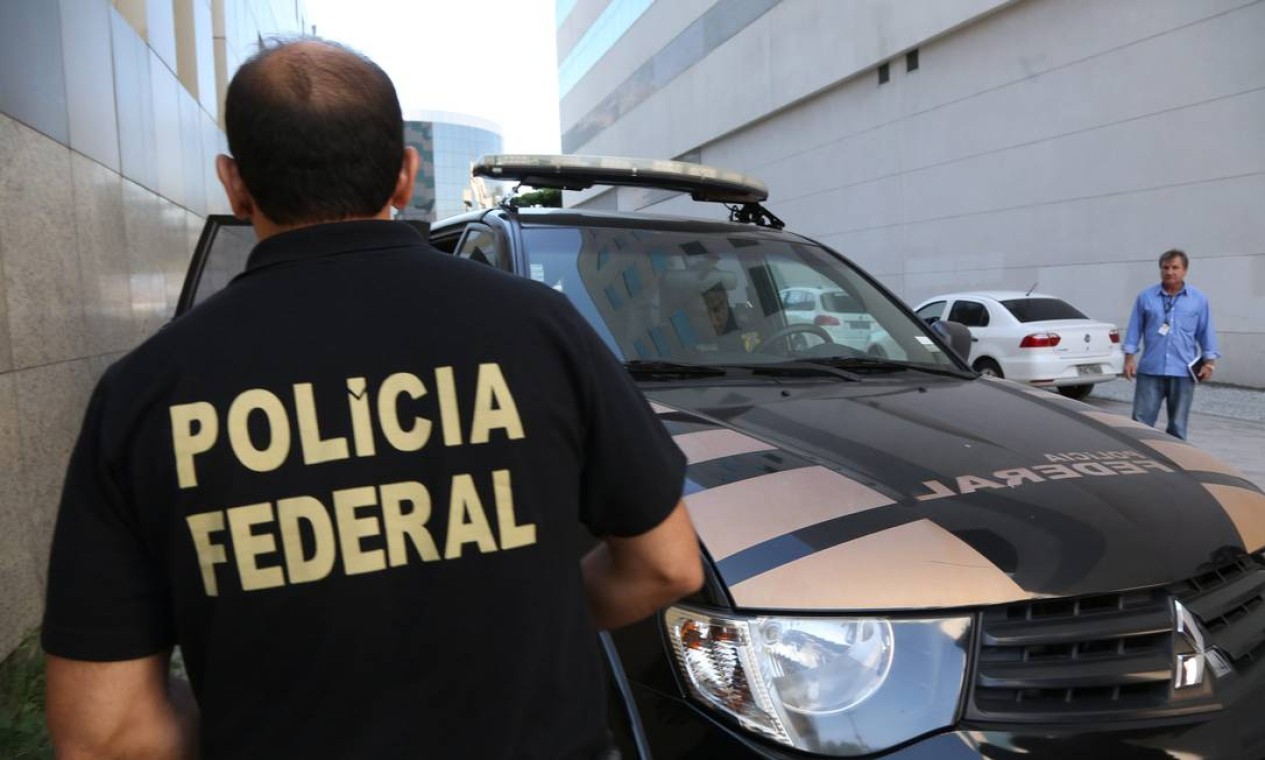 Policiais federais que começaram até 2013 terão aposentadoria integral ...