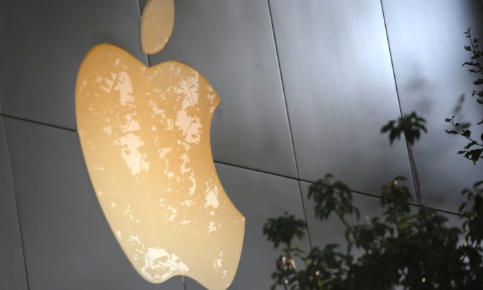 Logotipo da Apple em loja de Los Angeles Foto: Lucy Nicholson / Reuters