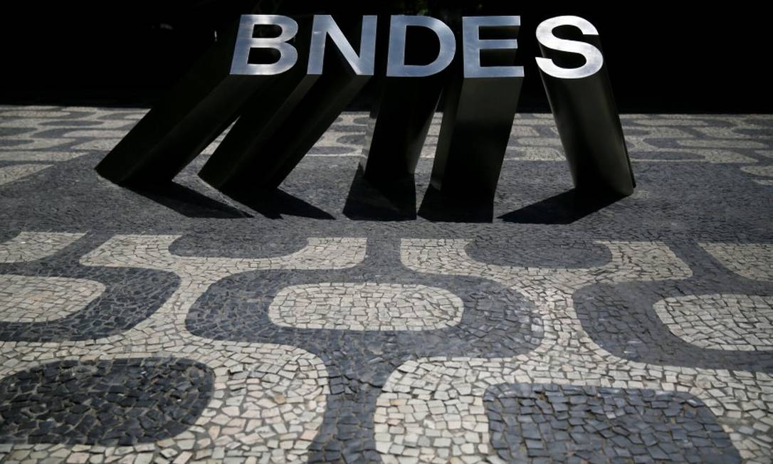 Fachada do edifício do BNDES, no Rio Foto: Pilar Olivares / Reuters