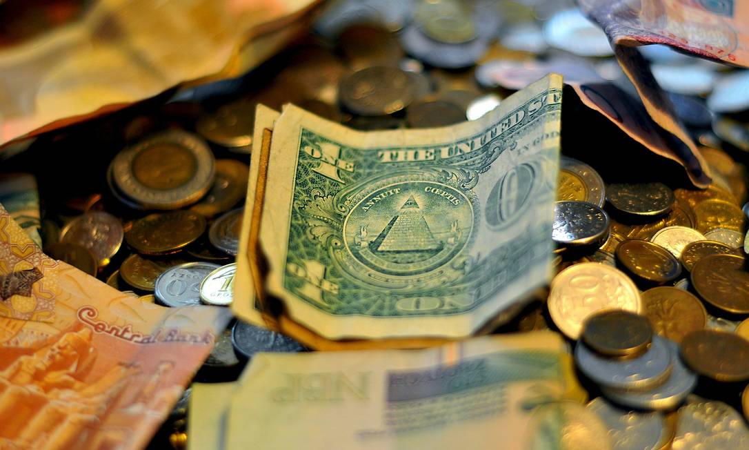 Moedas e notas de dólar Foto: Pixabay
