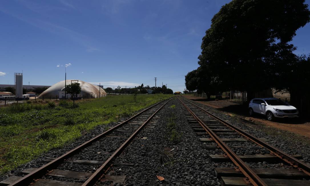  Na foto, a ferrovia Norte-Sul, trecho em Anápolis, Goiás Foto: Michel Filho / Agência O Globo