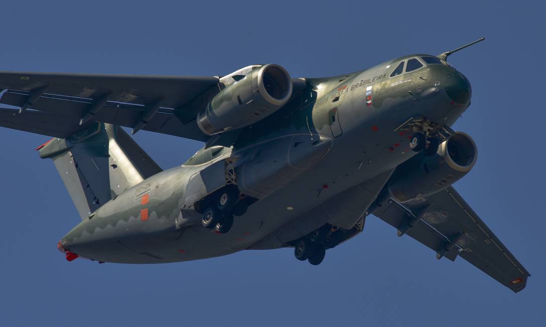 Embraer fecha venda de duas aeronaves KC-390 para Hungria por US$ 300  milhões