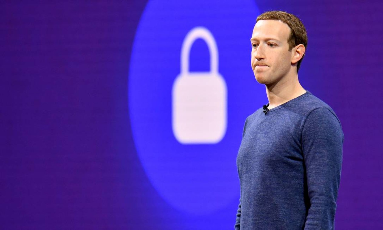 A fortuna do CEO do Facebook, Mark Zuckerberg, diminuiu US$ 31 bi, deixando-o na décima colocação com US$ 89,6 bi Foto: JOSH EDELSON / AFP