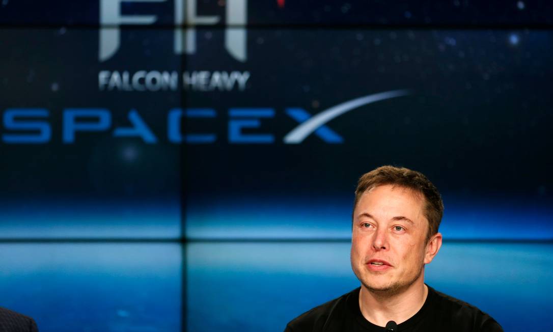 Elon Musk faz uso das redes sociais para atacar seus detratores Foto: Joe Skipper / REUTERS