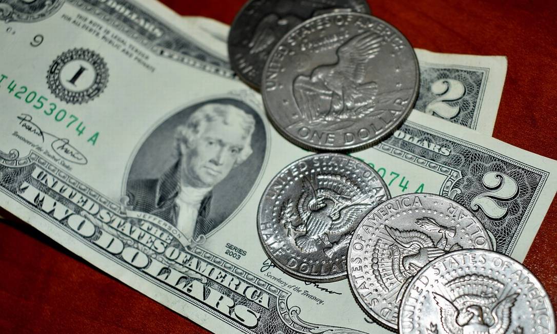 Notas e moedas de dólar Foto: Pixabay