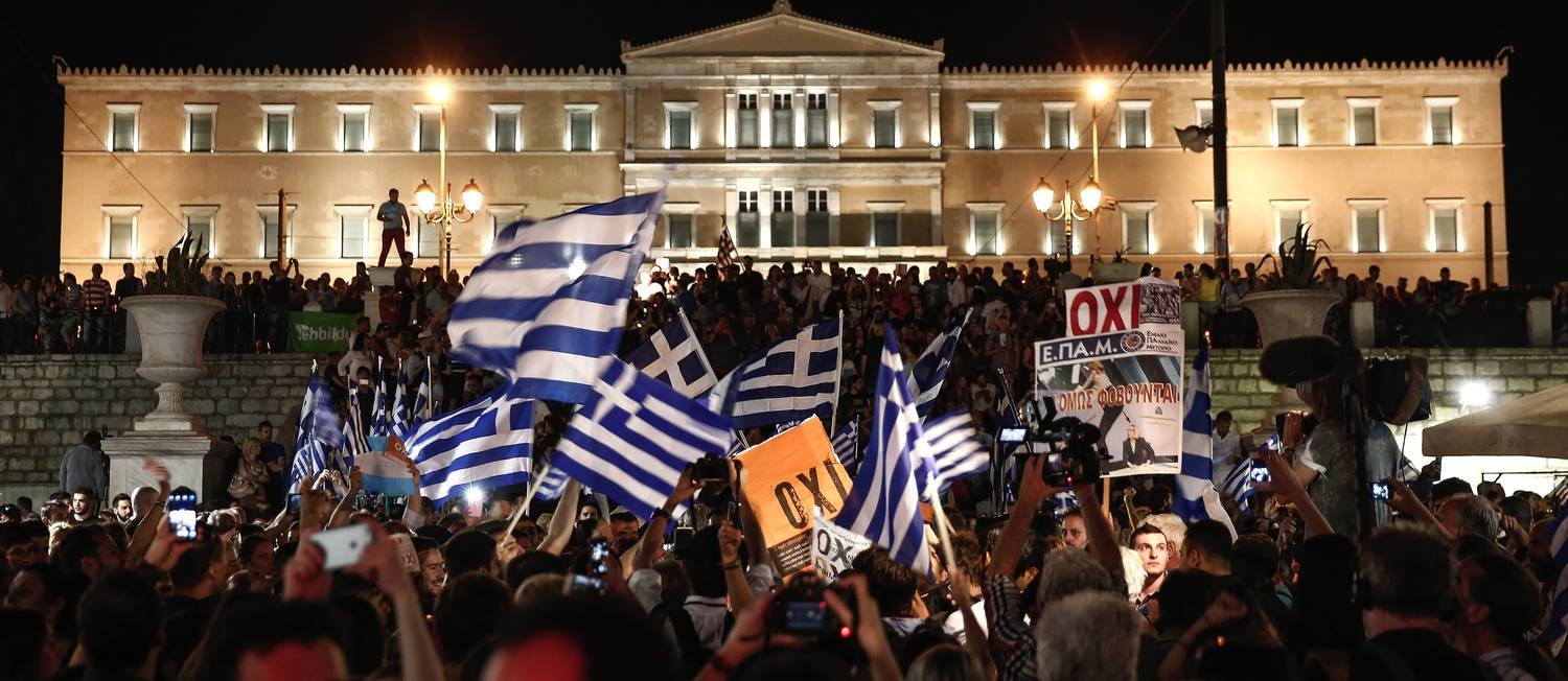 Gregos protestam na frente do Parlamento contra o plano de austeridade fiscal Foto: Yorgos Karahalis / Bloomberg