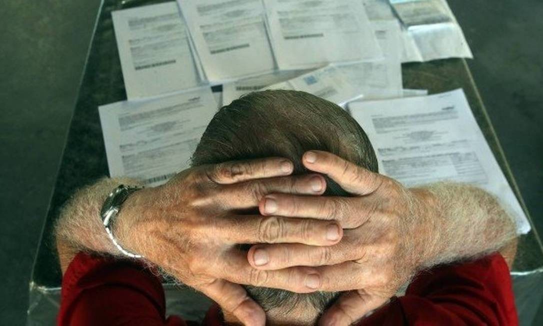 Cresce o nÃºmero de pessoas que nÃ£o conseguem pagar as contas bÃ¡sicas Foto: Rafael Moraes / AgÃªncia O Globo