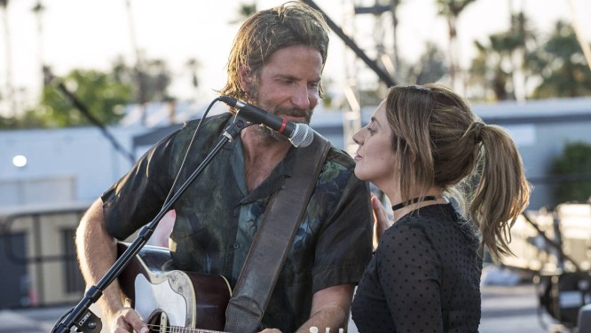 Bradley Cooper e Lady Gaga em cena de 'Nasce uma estrela', que estreia no Brasil dia 11 de outubro Foto: Divulgação