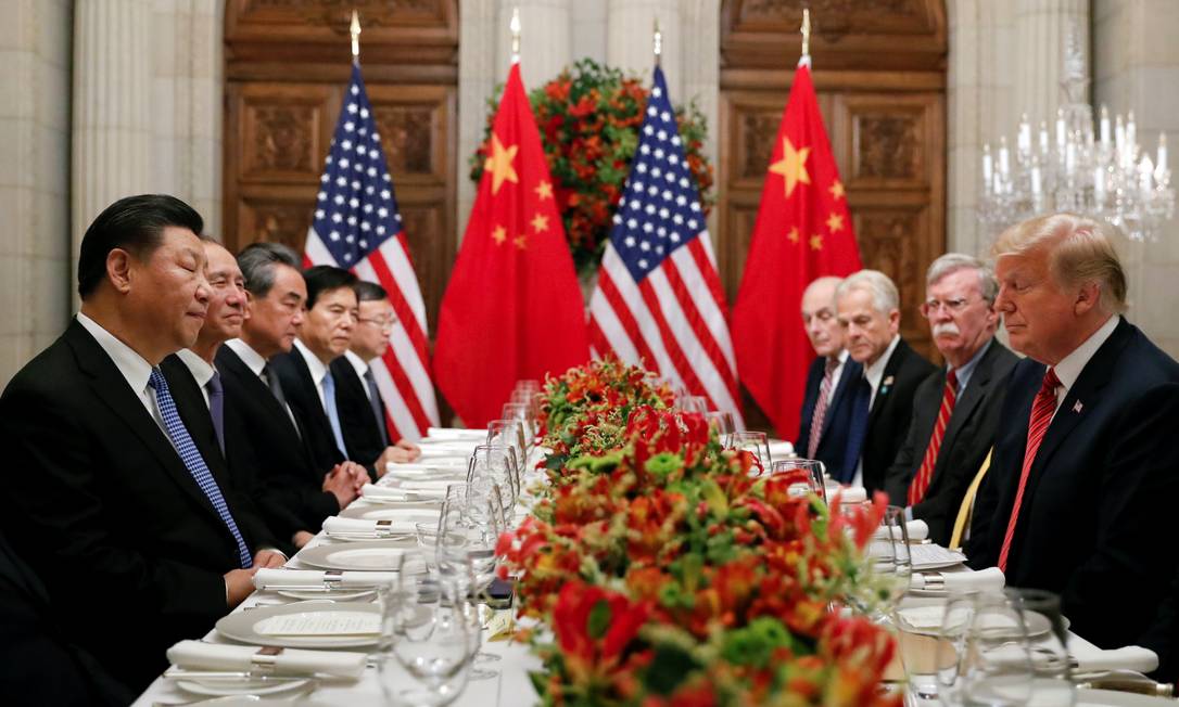 O presidente americano, Donald Trump, em jantar com o presidente chinês, Xi Jinping, em Buenos Aires
Foto: KEVIN LAMARQUE / REUTERS