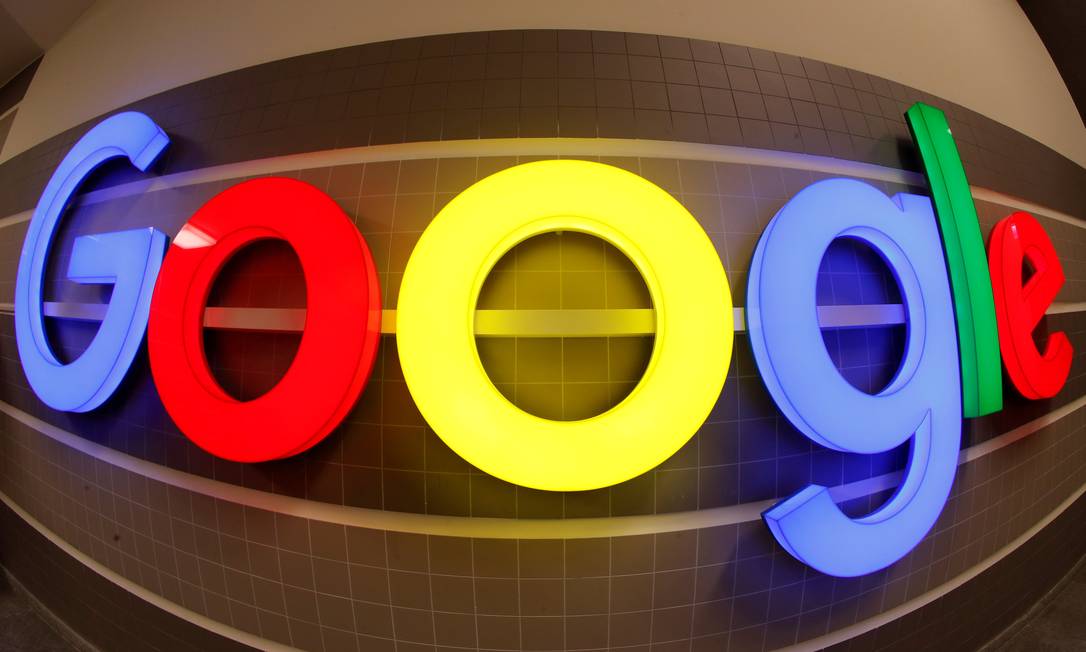 Logo iluminado do Google em um escritório em Zurique, na Suíça Foto: Arnd Wiegmann / REUTERS