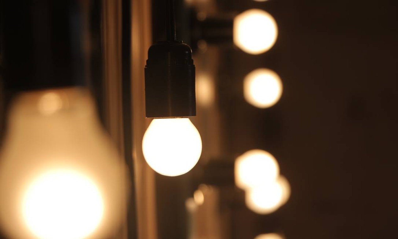 A substituição de lâmpadas incandescentes pelas de LED pode gerar uma redução de 75% a 85% no consumo de energia. Além disso, essas lâmpadas duram mais. Em relação às lâmpadas fluorescentes, a economia é de cerca de 40% Foto: Pixabay