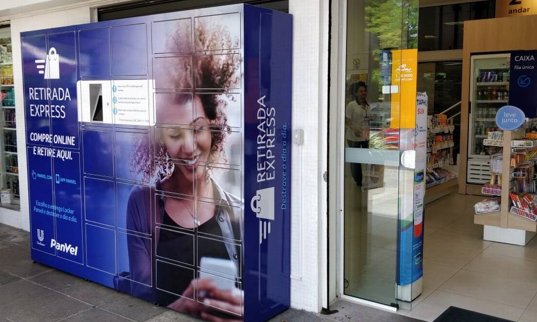 Lockers para retirada de mercadorias da rede de farmácias Panvel Foto: Agência O Globo