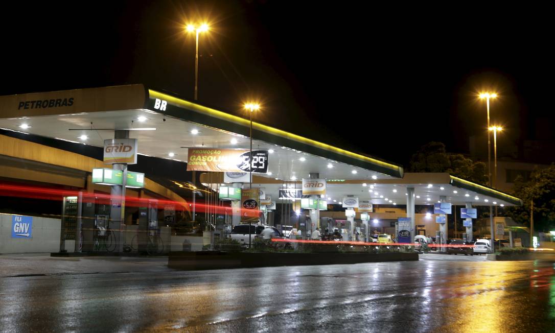 Petrobras eleva de uma só vez preço da gasolina, diesel e gás de botijão. Altas chegam a 6,32% Foto: Marcelo Theobald / Agência O Globo