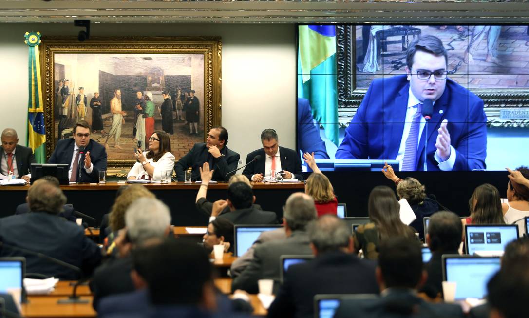 A sessão para aprovação do relatório da reforma da Previdência na CCJ da Câmara dos Deputados
Foto: Jorge William / Agência O Globo