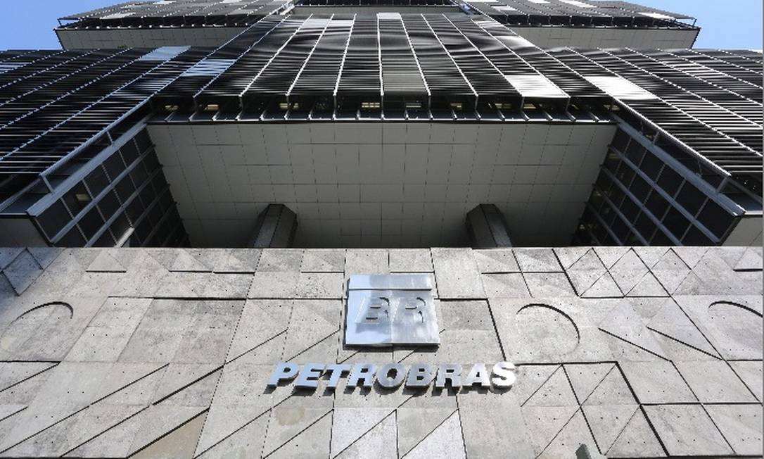 
Edifício-sede da Petrobras; estatal controla duas distribuidoras de gás no Uruguai
Foto:
/
Carlos Ivan - Agência O Globo
