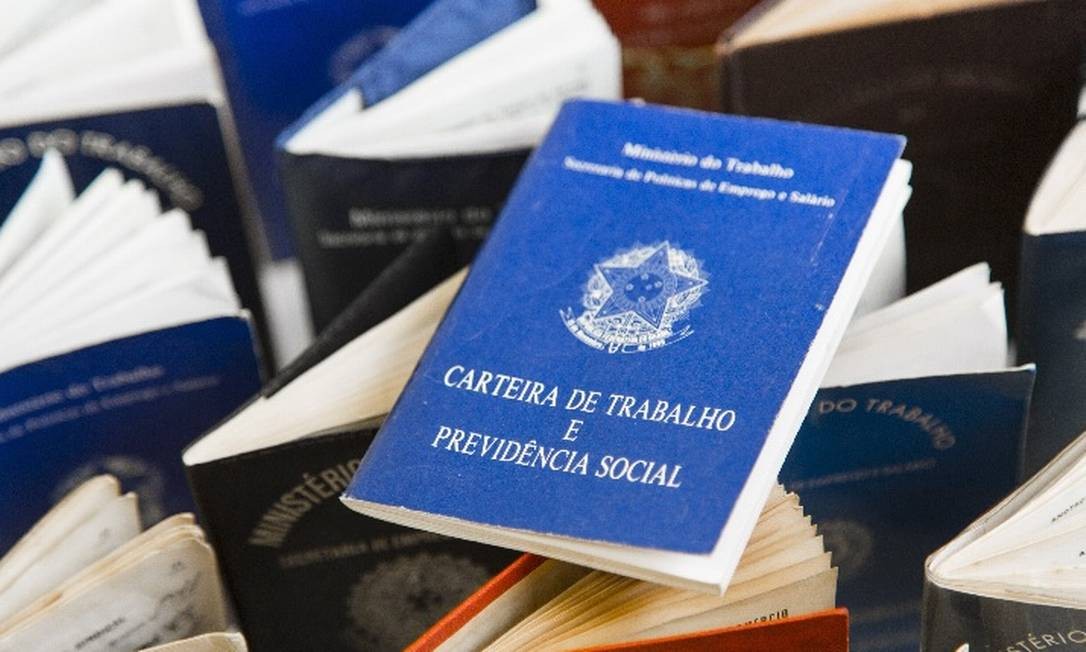 Brasil cria 129.601 empregos com carteira, o melhor resultado dos ...