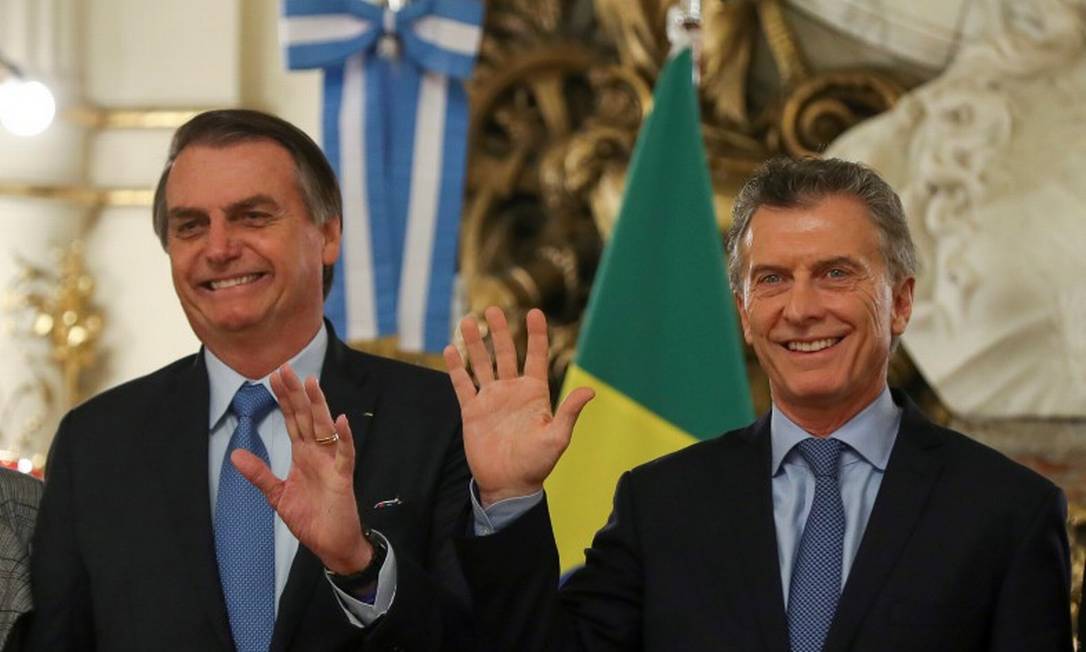 Presidente Jair Bolsonaro ao lado de Maurício Macri, durante viagem oficial à Argentina Foto: Agustin Marcarian / Reuters