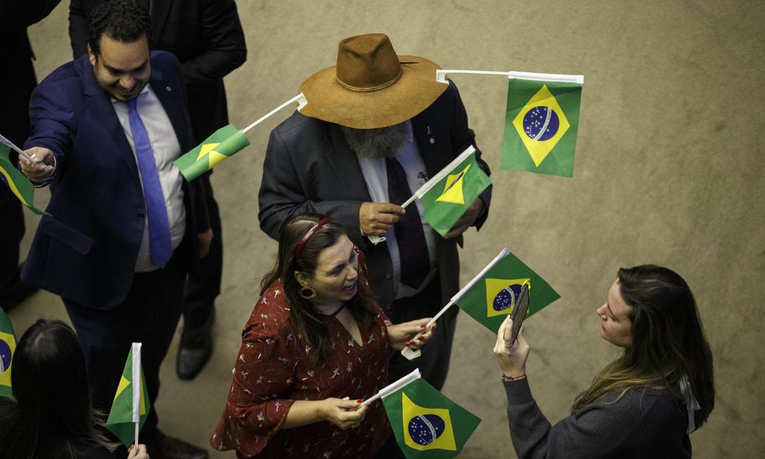 Parlamentares à espera da votação da reforma da Previdência em primeiro turno na Câmara Foto: Daniel Marenco / Agência O Globo