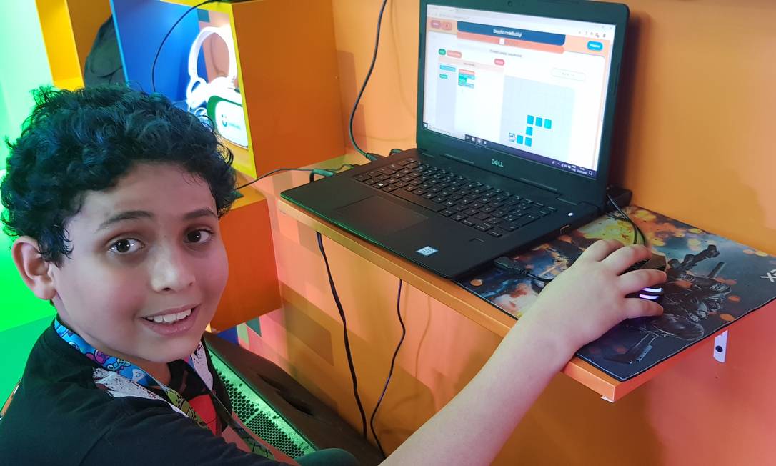 Nathan Viegas, de 10 anos, cria game que alerta para o risco de extinção dos saguis Foto: Sérgio Matsuura / Agência O Globo