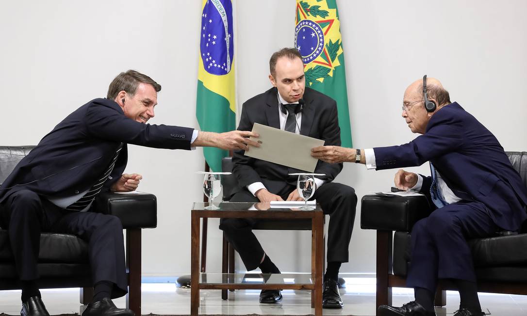 Bolsonaro e o secrtário americano de Comércio, Wuilbur Ross, se reúnem em Brasília Foto: Marcos Correa / AFP
