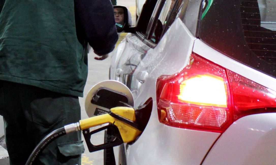 Governo tenta alternativa a congelamento de preço de combustível que pode deixar a conta para 2023 Foto: Paulo Nicolella / Agência O Globo