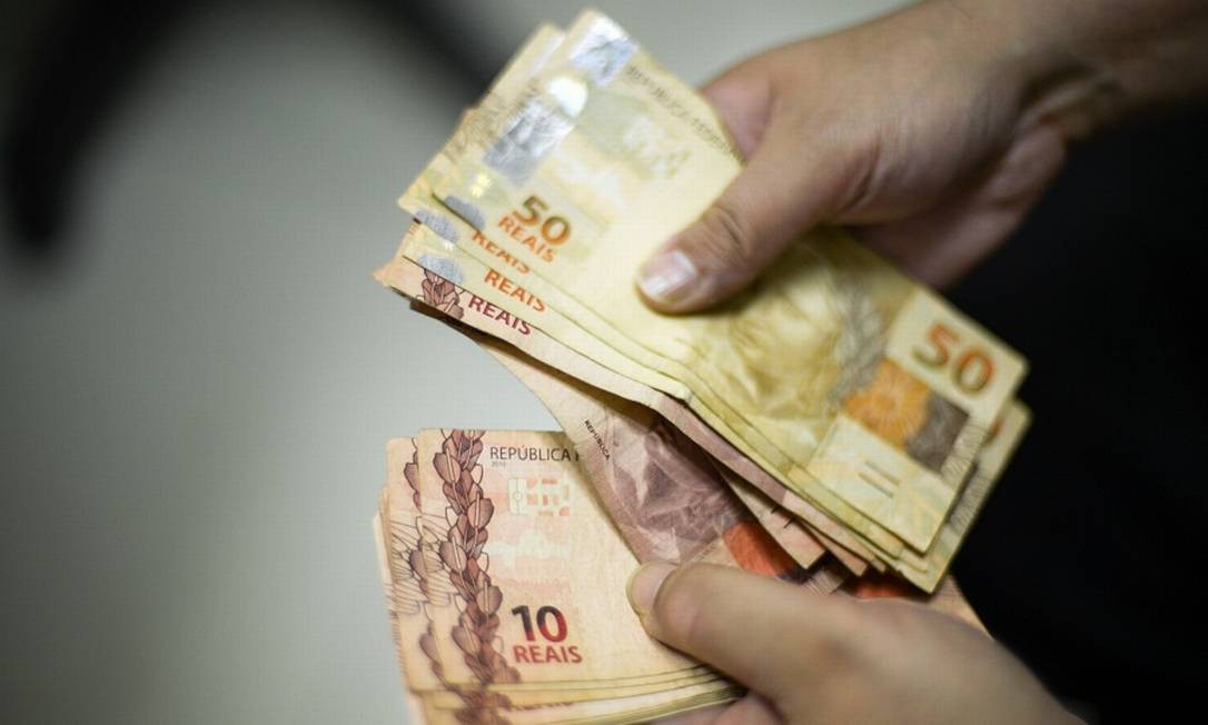 A Renda Mínima Emergencial prevista é de R$ 600 para trabalhadores informais de baixa renda Foto: Marcello Casal Júnior / Agência O Globo