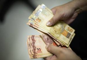 Imprimir dinheiro é saída para a crise? Assunto divide ex-presidentes do BC