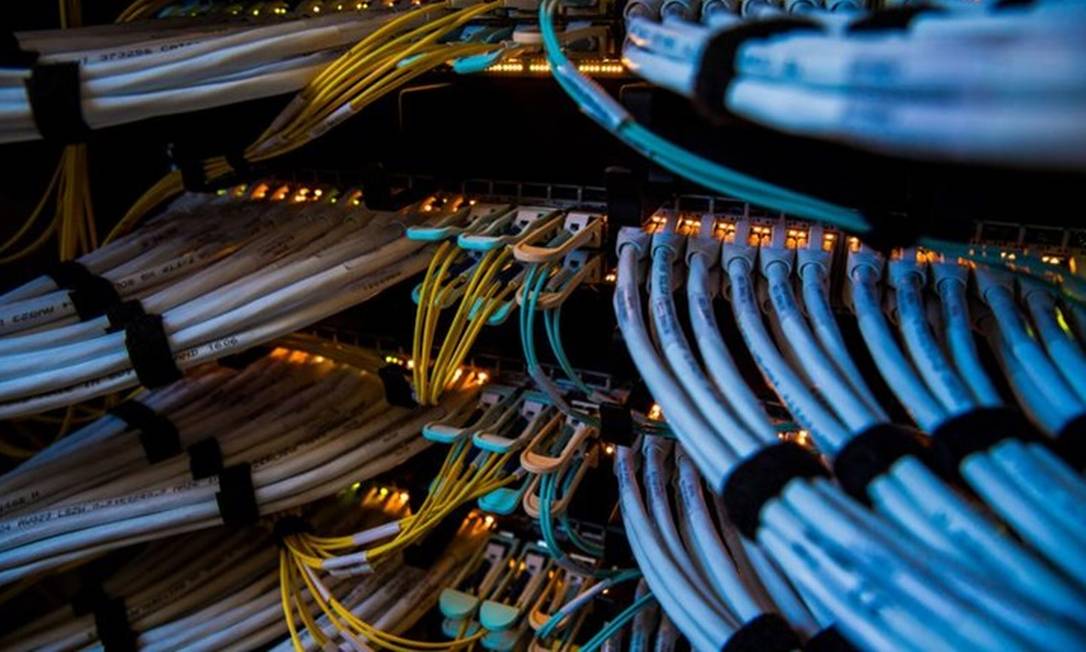 Cabo de fibra ótica: ampliar rede é fundamental para a realização do leilão de 5G Foto: Bloomberg