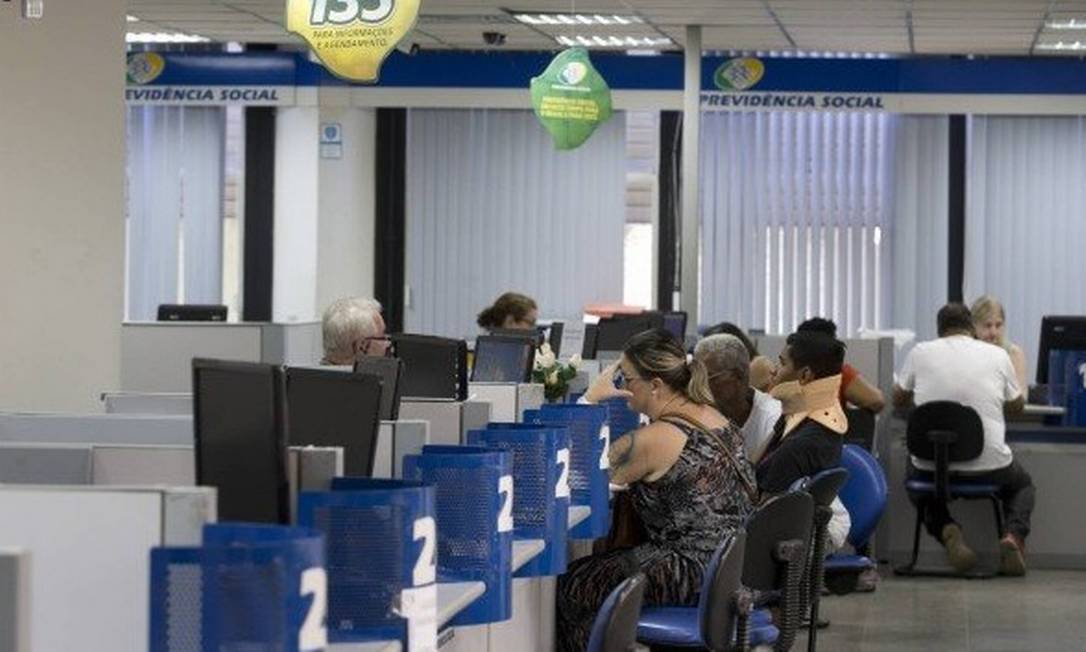 O INSS paga o benefício em duas parcelas, com antecipação de 50% em agosto/setembro Foto: Márcia Foletto / Agência O Globo