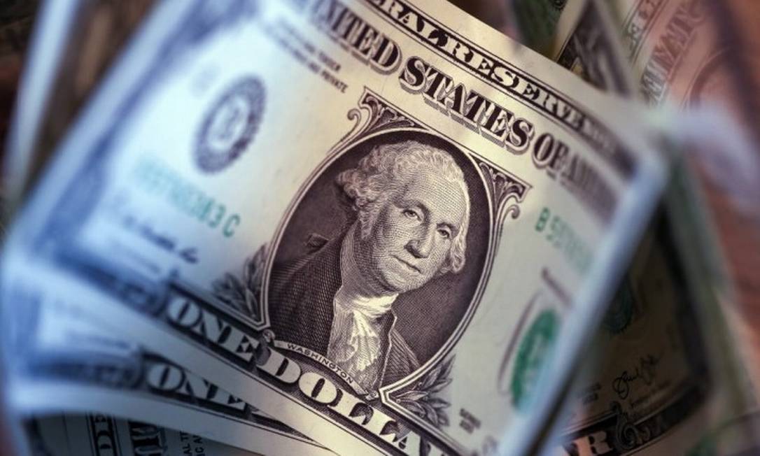Notas de dólar: moeda americana abre a semana estável Foto: Bloomberg