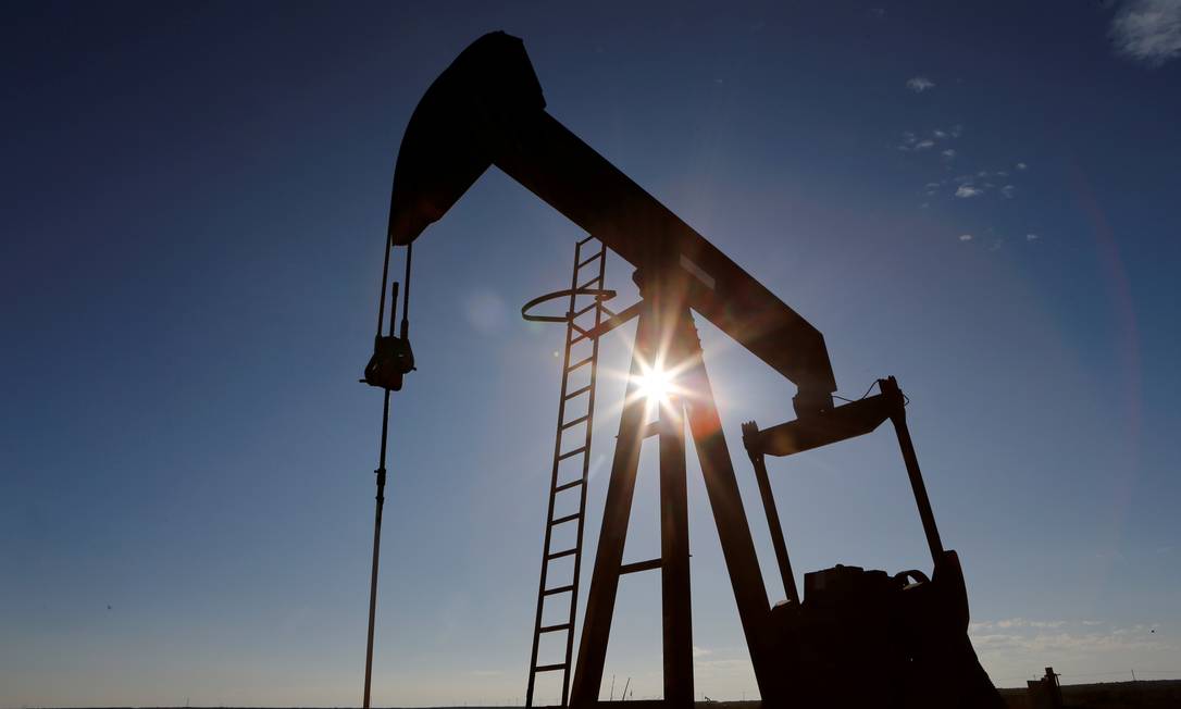 Preço do petróleo de referência nos EUA despenca