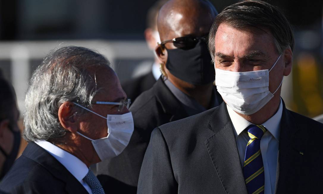 Bolsonaro e o ministro da Economia, Paulo Guedes Foto: Evaristo Sá / AFP