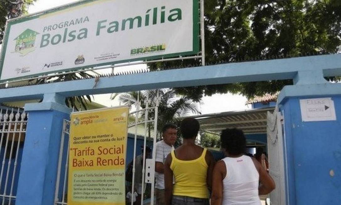 Bolsa Família seria substituído por novo programa de transferência de renda para o país — o Auxílio Brasil Foto: Arquivo