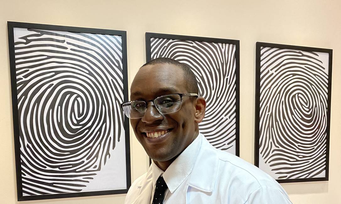 O cardiologista Rafael Bispo se uniu ao empresário Raiam Santos para criar bolsas de estudo para alunos negros de medicina Foto: Agência O Globo