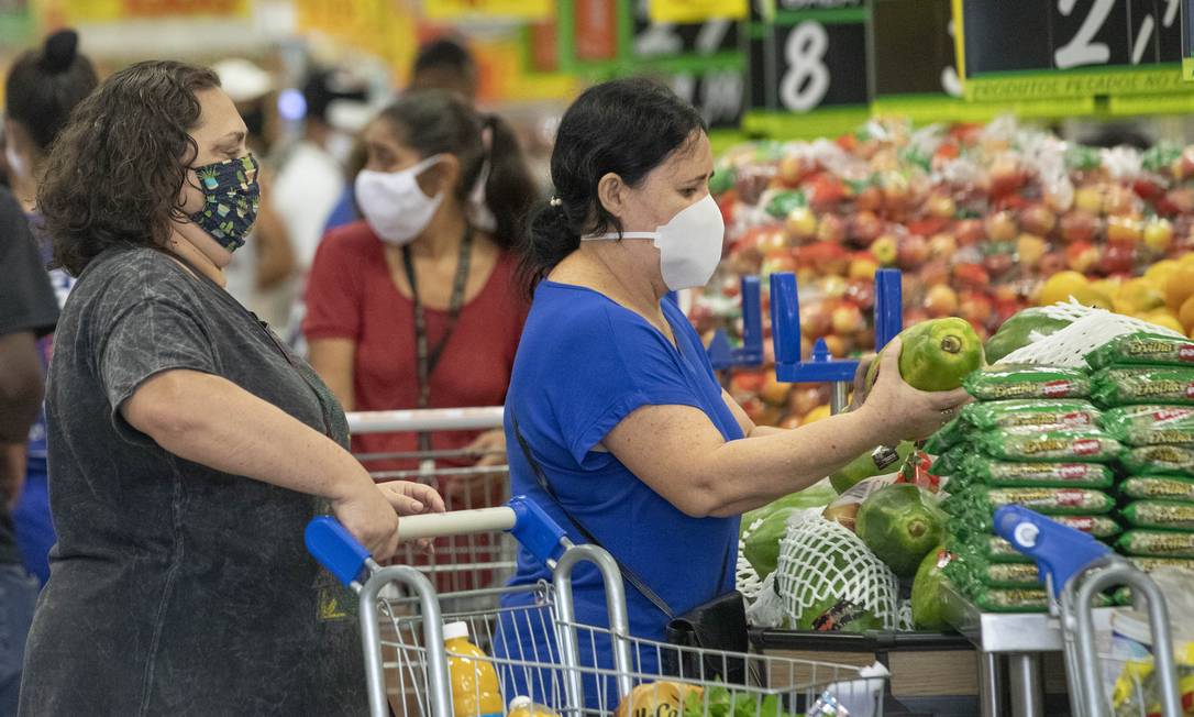 Vendas em supermercados têm impulsionado a recuperação do setor varejista após período mais agudo da pandemia Foto: Ana Branco / Agência O Globo
