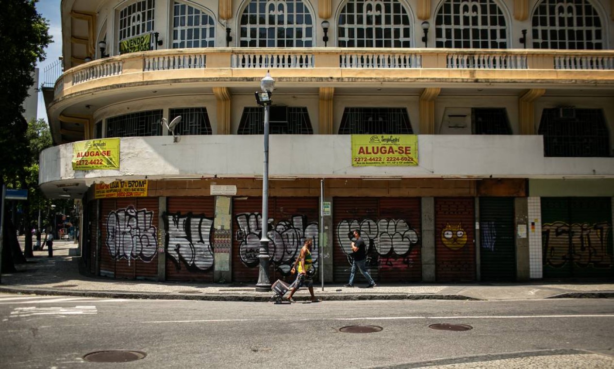 Rua da Carioca mais vazia em dia de semana durante pandemia Foto: Hermes de Paula / Agência O Globo